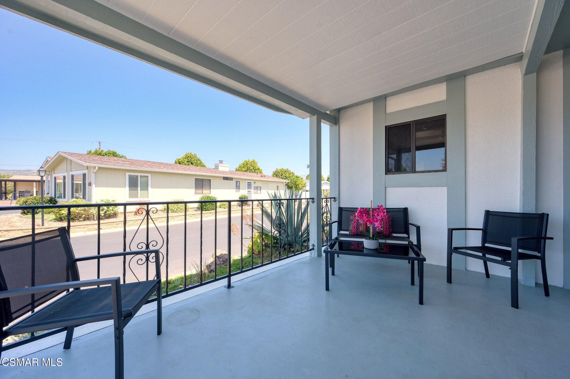 64 Poinsettia Gardens Drive, 64