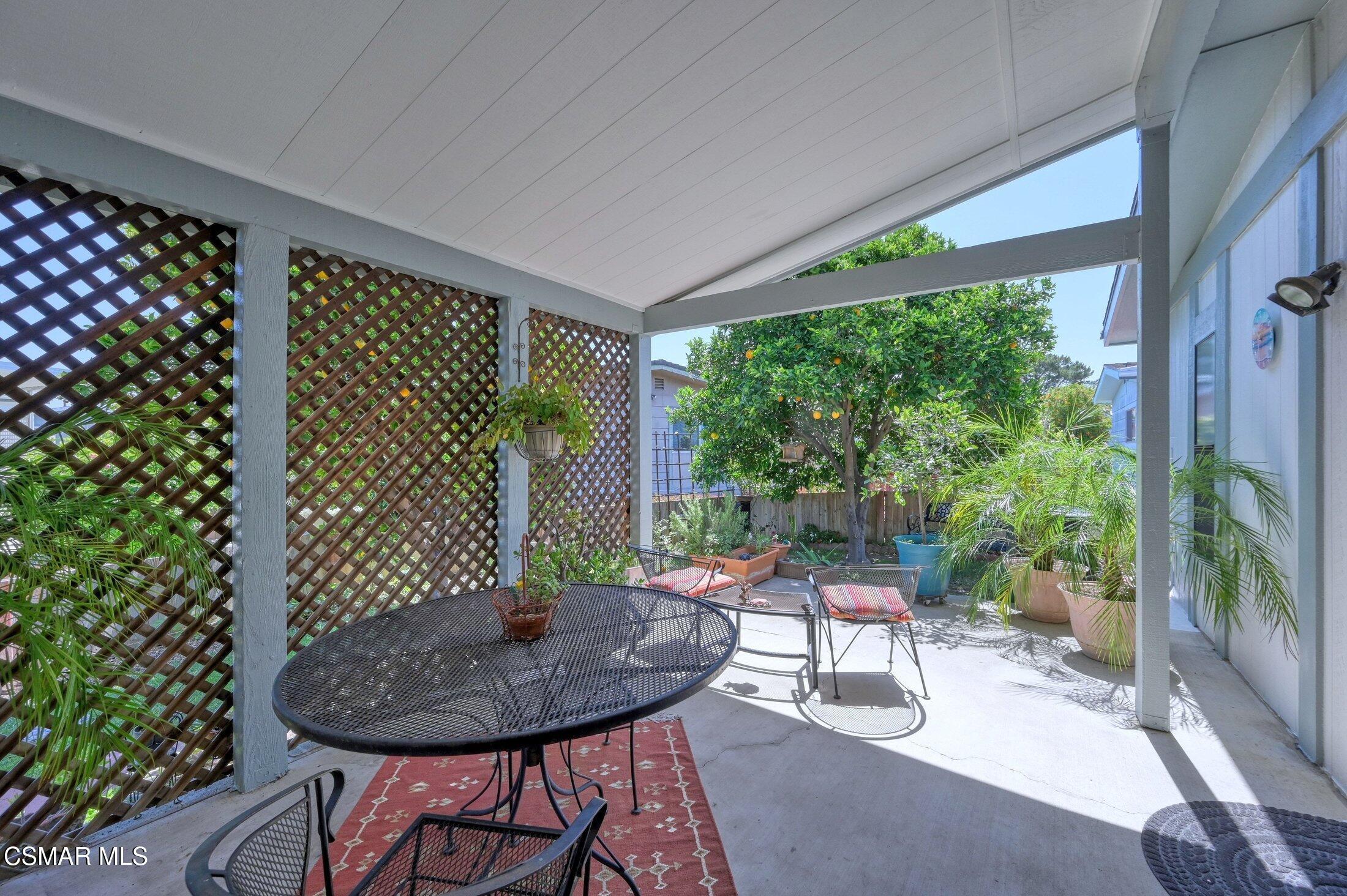 64 Poinsettia Gardens Drive, 64