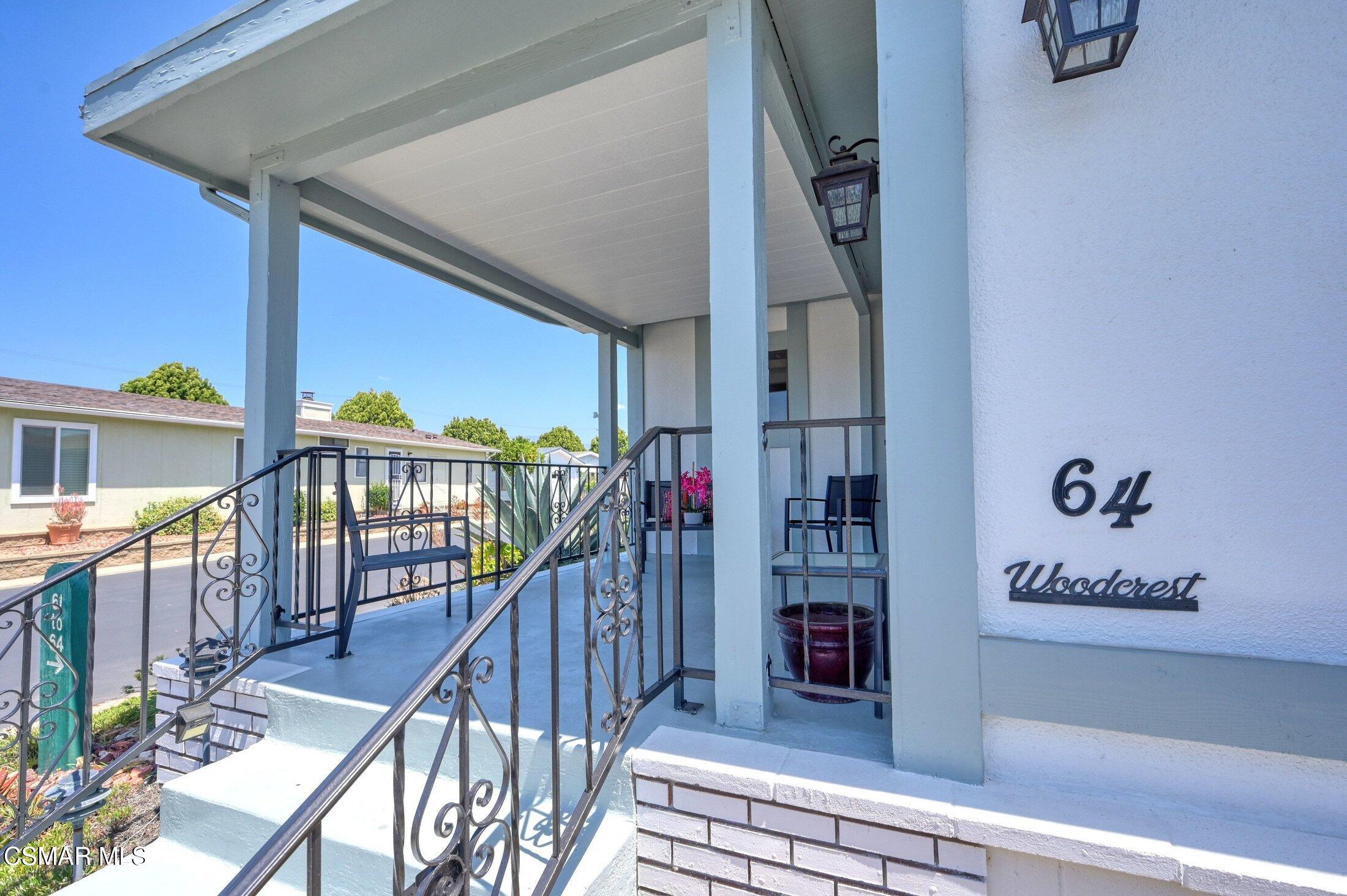 64 Poinsettia Gardens Drive, 64