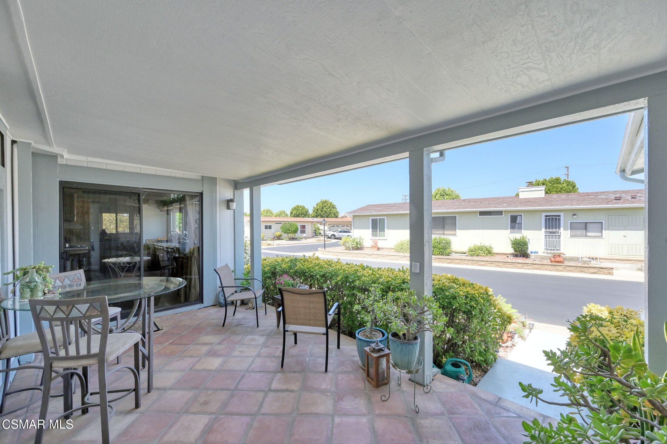 64 Poinsettia Gardens Drive, 64