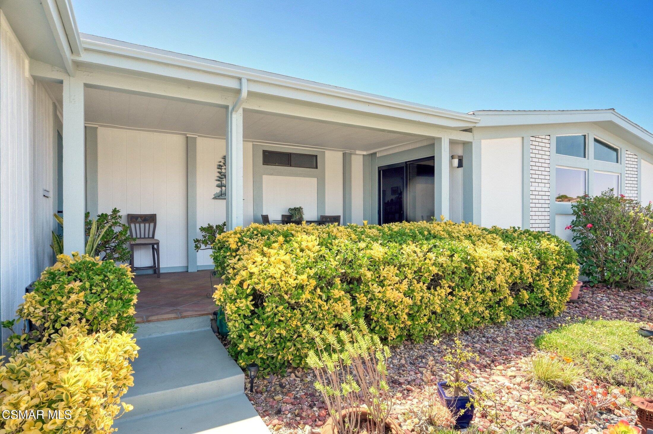 64 Poinsettia Gardens Drive, 64
