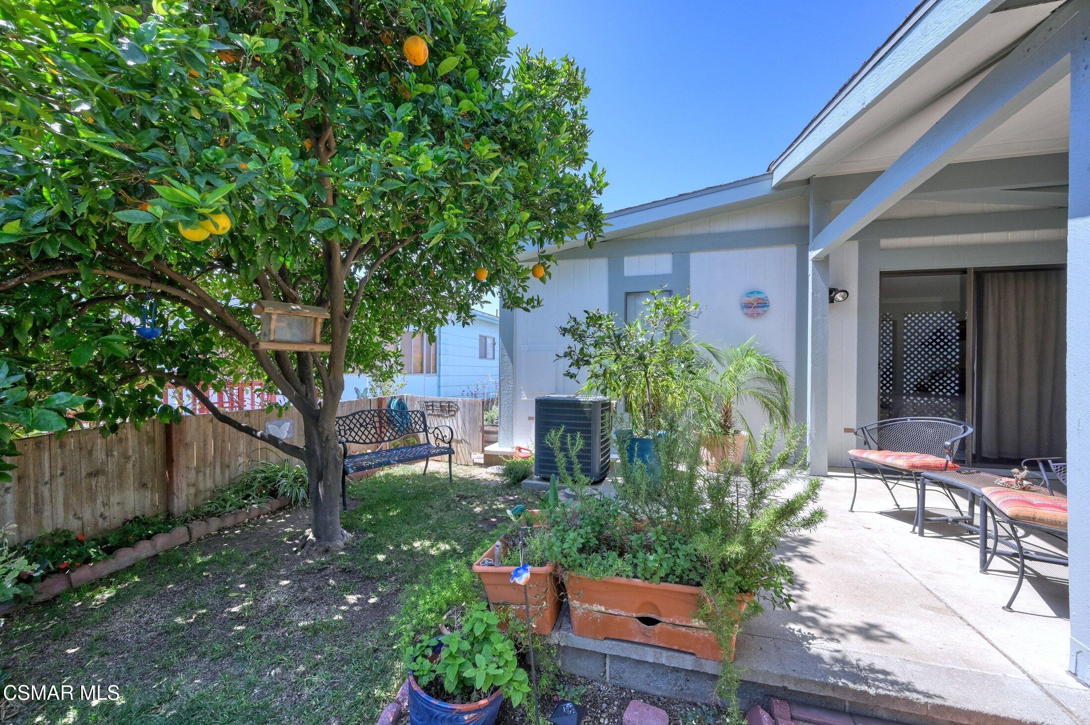 64 Poinsettia Gardens Drive, 64
