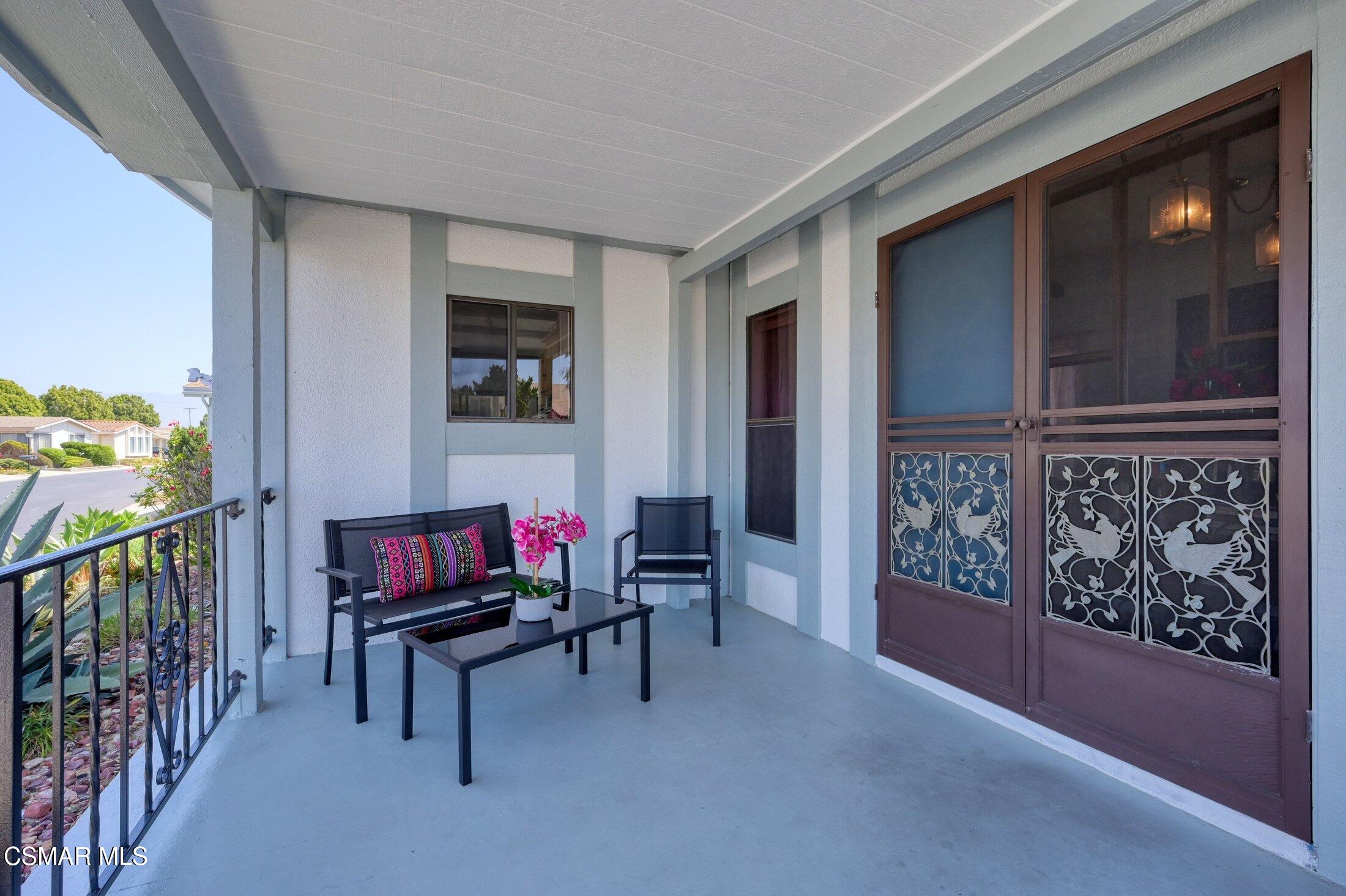 64 Poinsettia Gardens Drive, 64