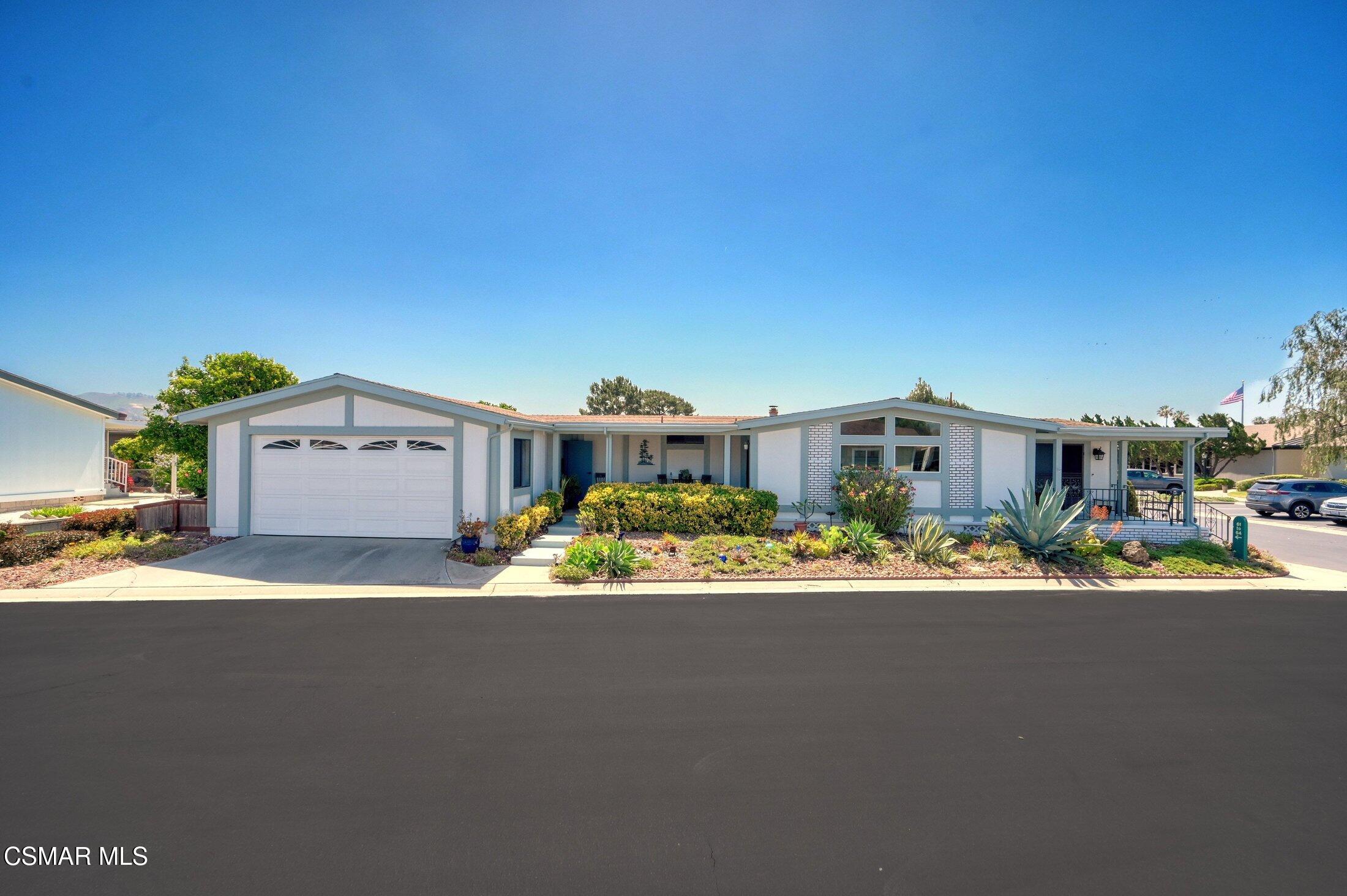 64 Poinsettia Gardens Drive, 64