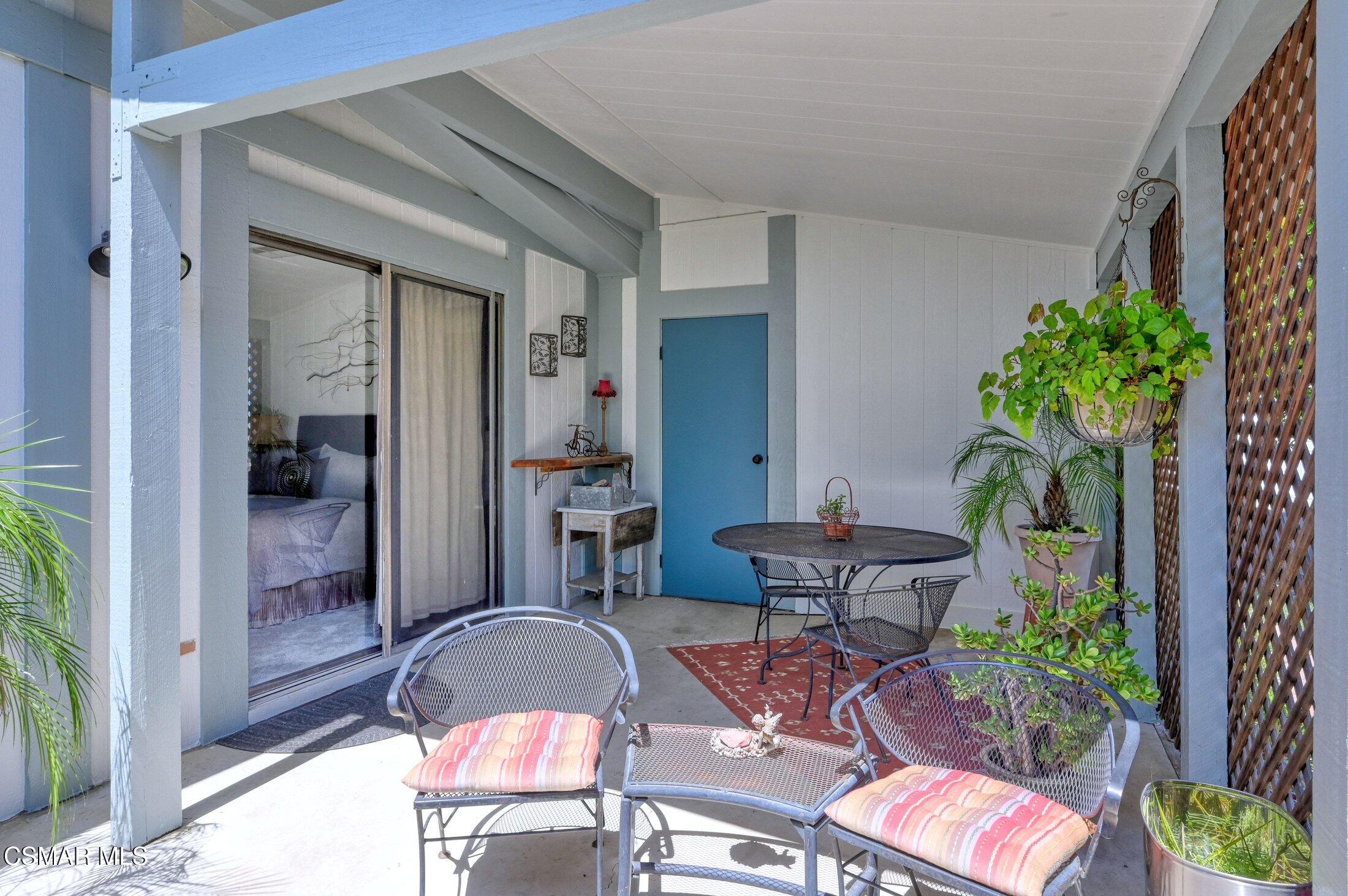 64 Poinsettia Gardens Drive, 64