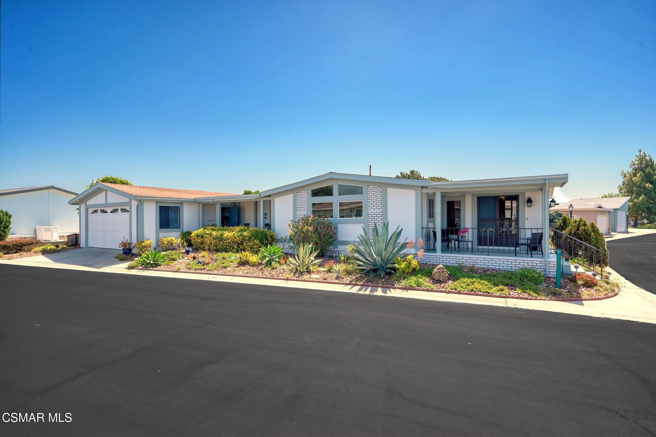 64 Poinsettia Gardens Drive, 64