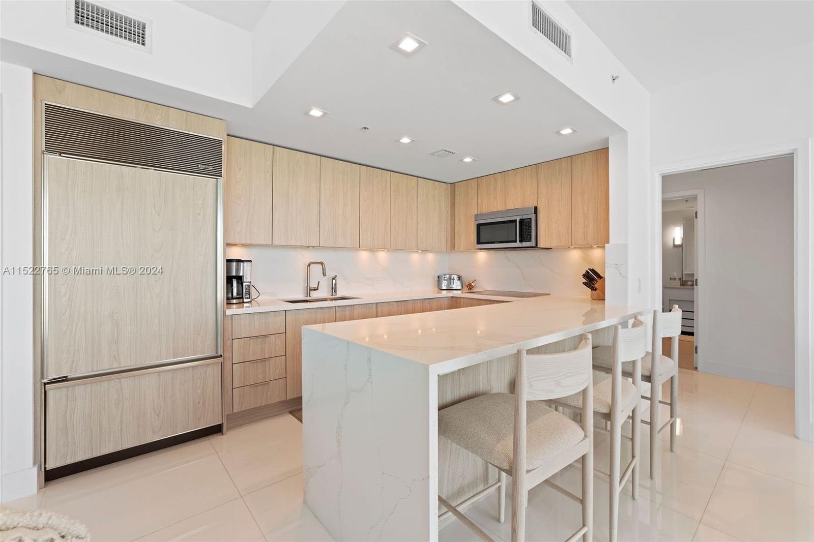 6899 Collins Ave Unit: 1810