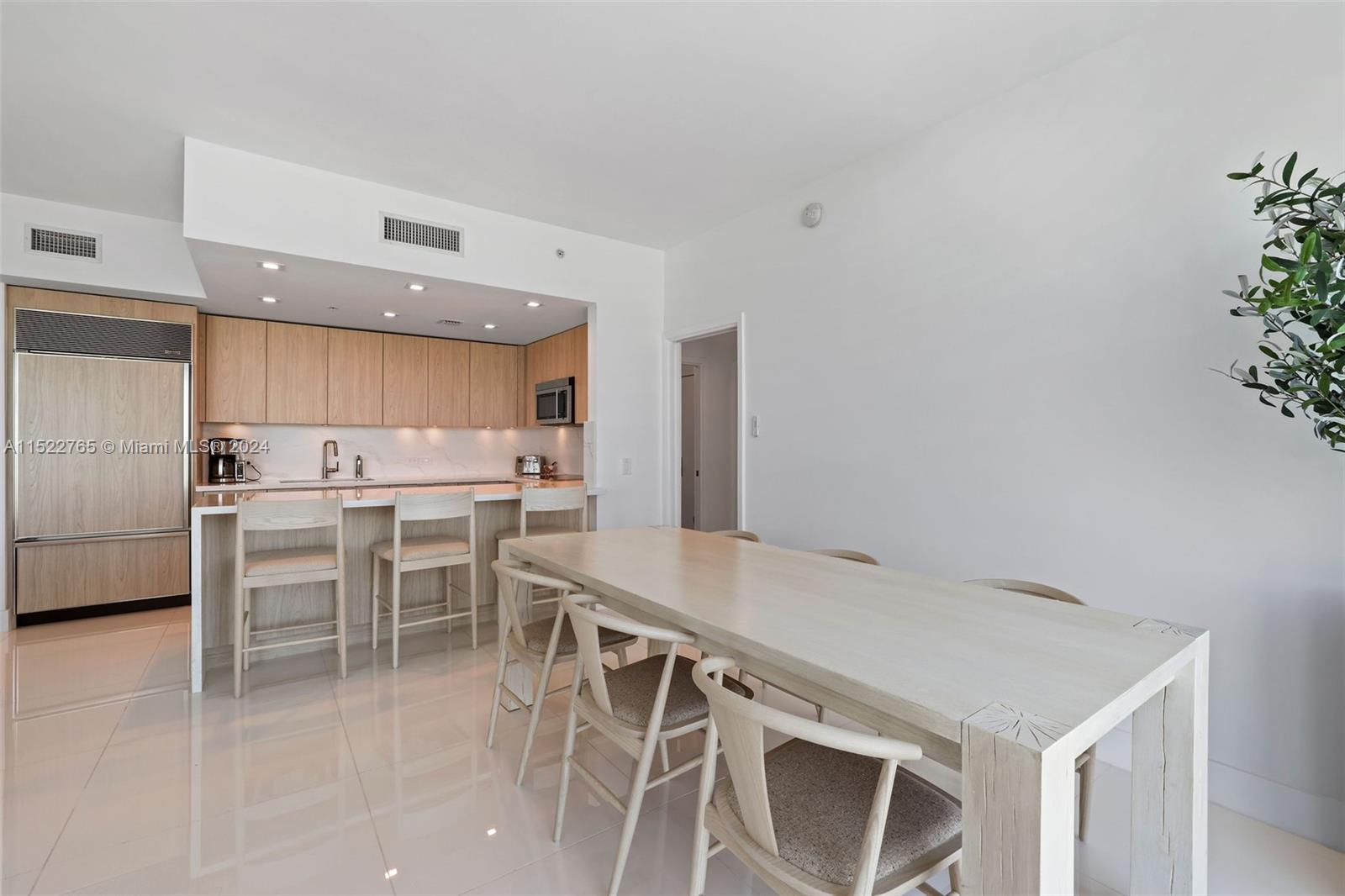 6899 Collins Ave Unit: 1810