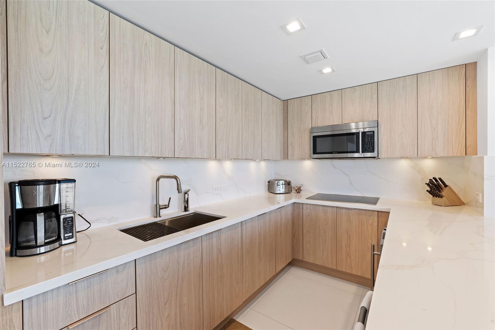 6899 Collins Ave Unit: 1810