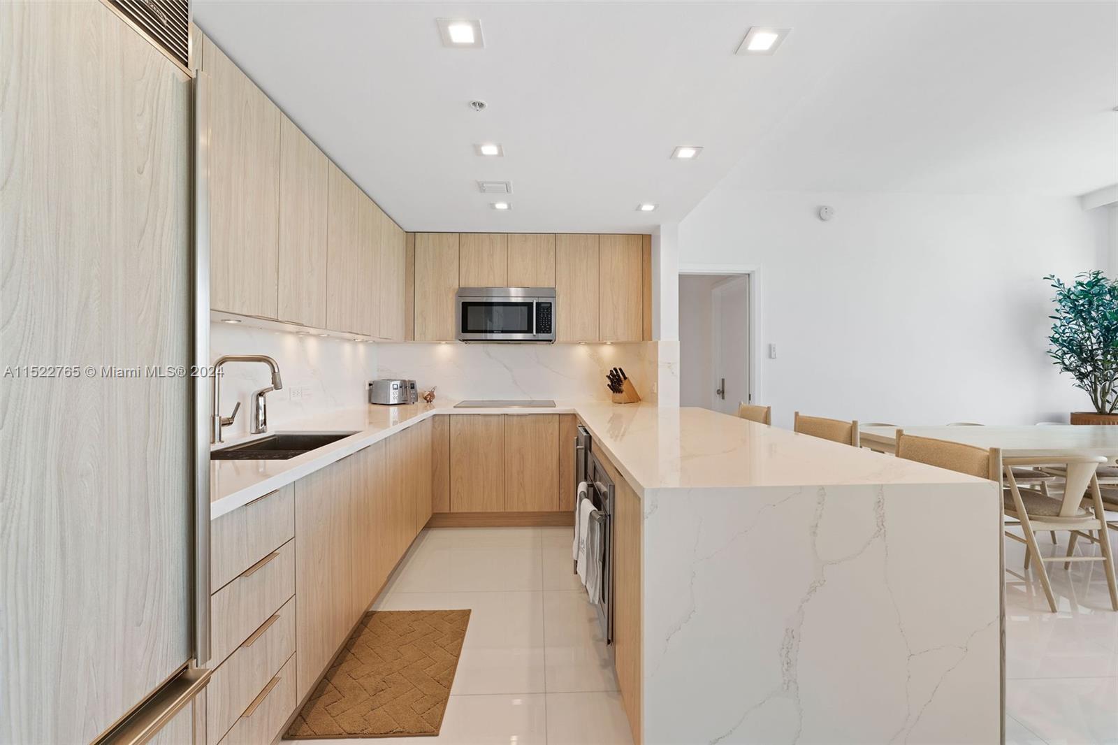 6899 Collins Ave Unit: 1810