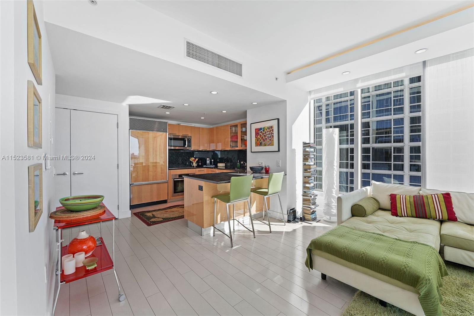 6899 Collins Ave Unit: 1209