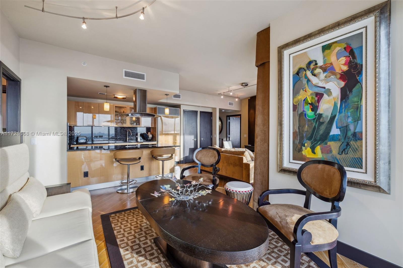 6899 Collins Ave # 2003