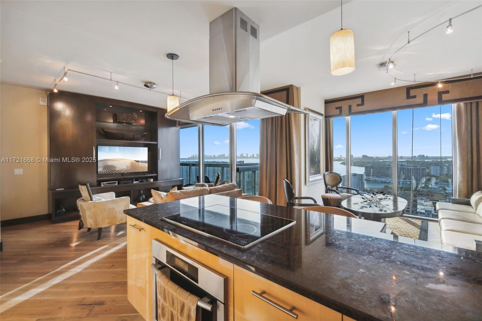 6899 Collins Ave # 2003