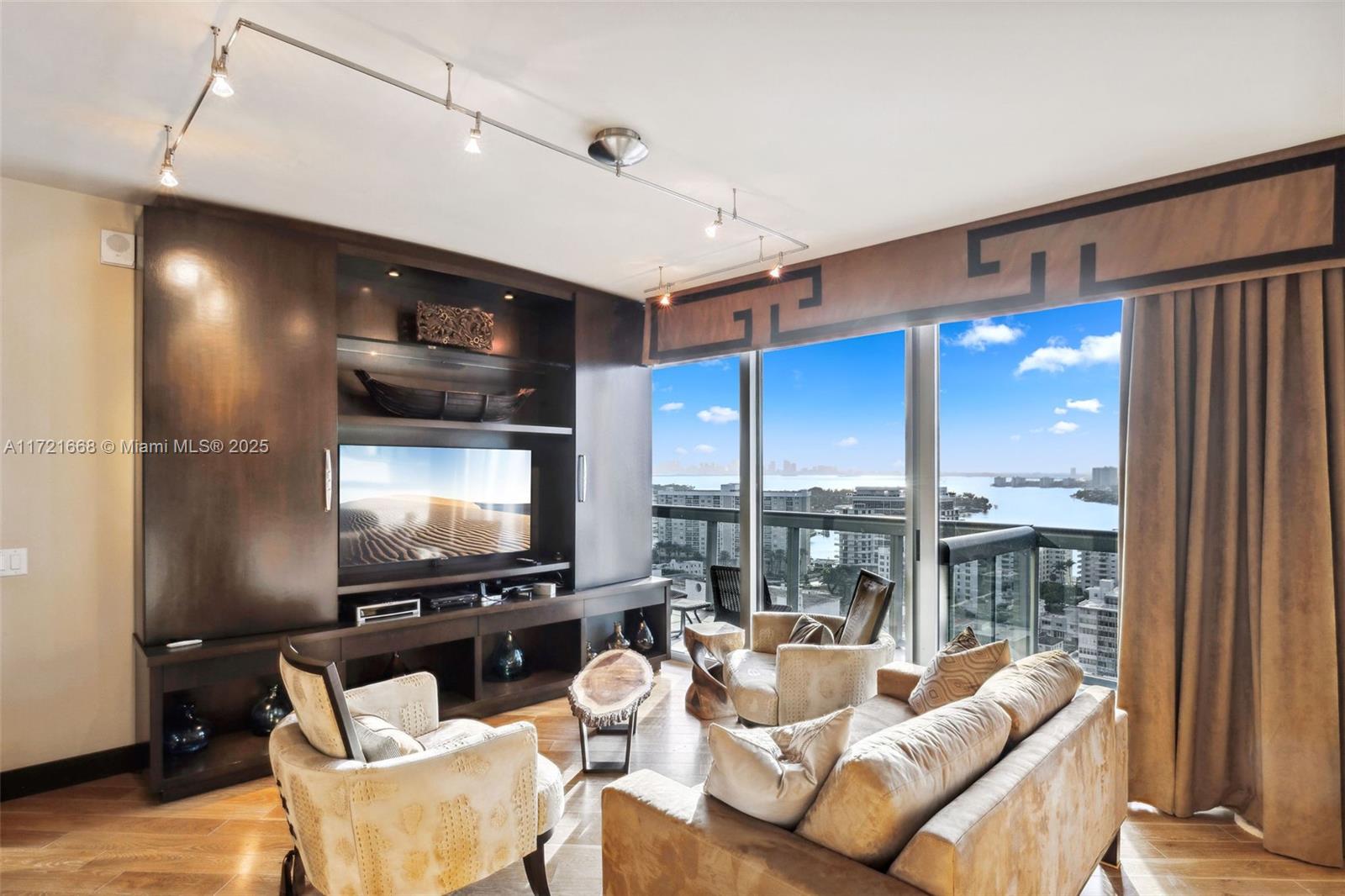 6899 Collins Ave # 2003