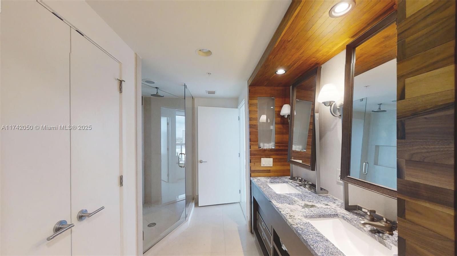 6899 Collins Ave # 909