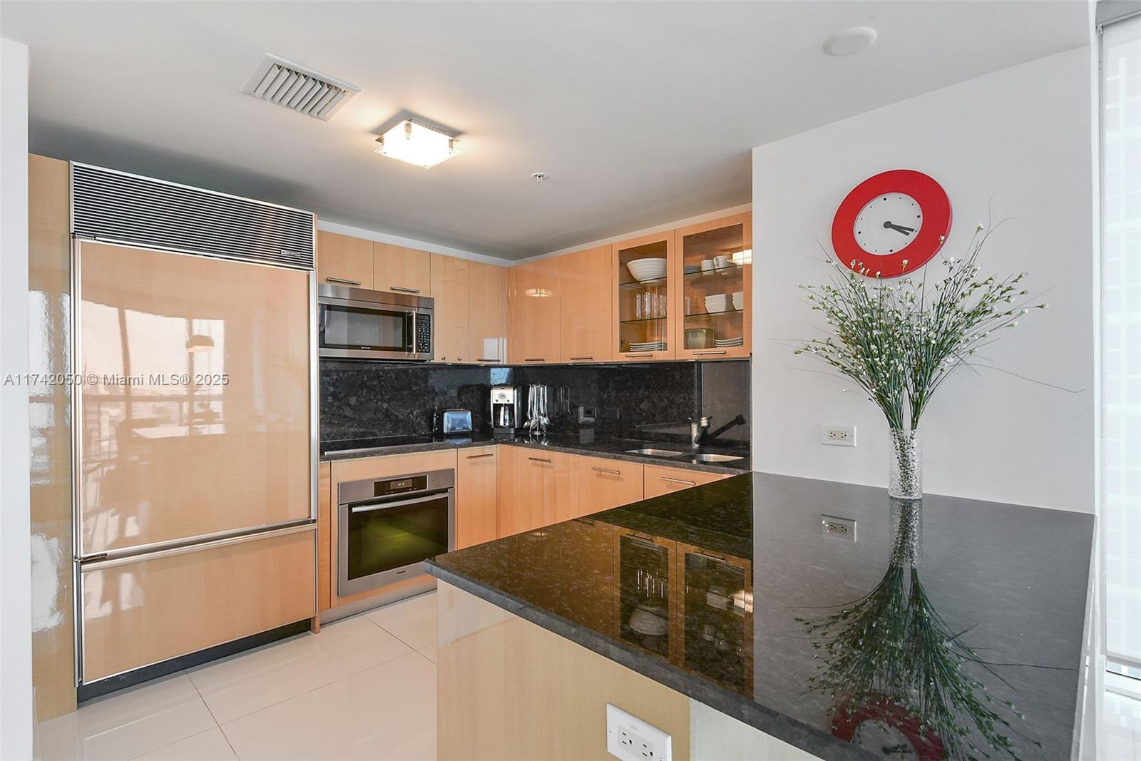 6899 Collins Ave # 909