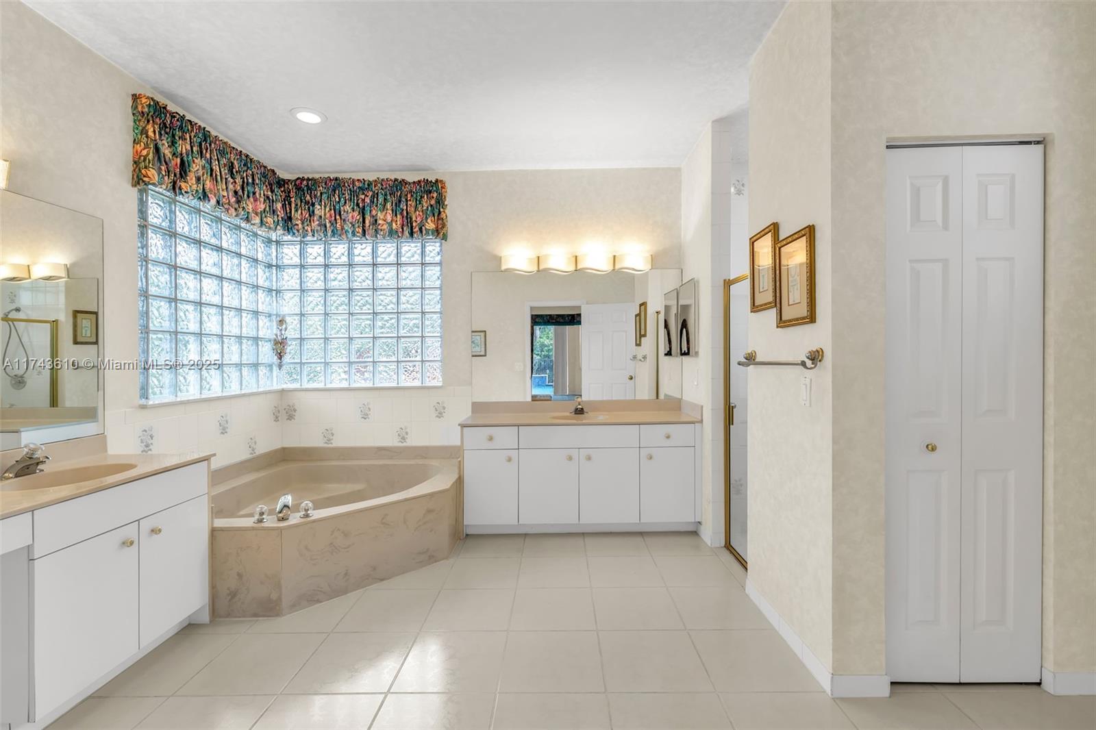 3114 Lakewood Cir