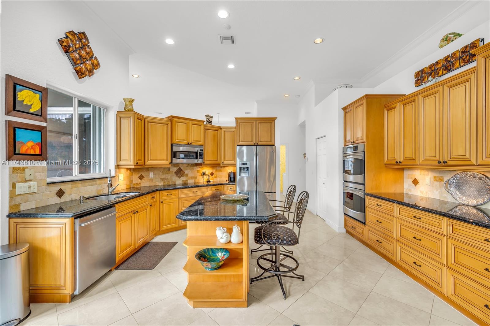 3114 Lakewood Cir