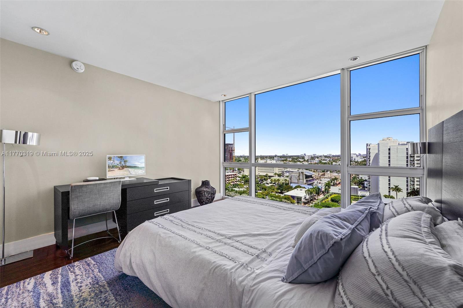 6801 Collins Ave Unit: 1214(door1203)