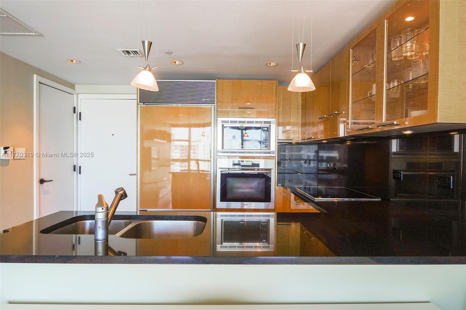 6801 Collins Ave Unit: 1214(door1203)