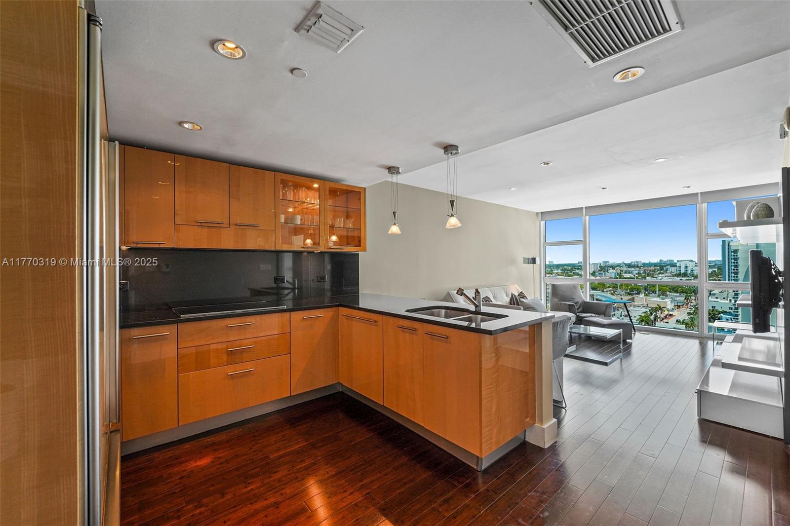 6801 Collins Ave Unit: 1214(door1203)