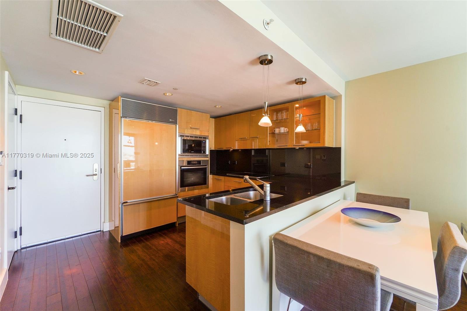 6801 Collins Ave Unit: 1214(door1203)