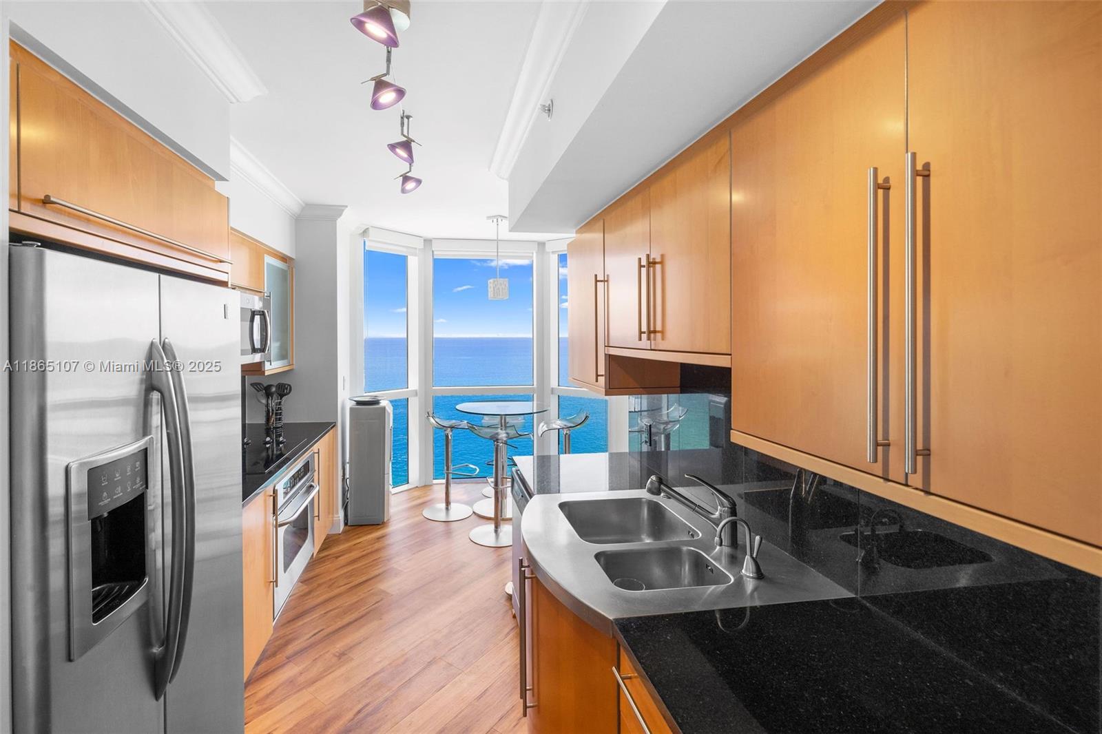 6365 Collins Ave # 2703