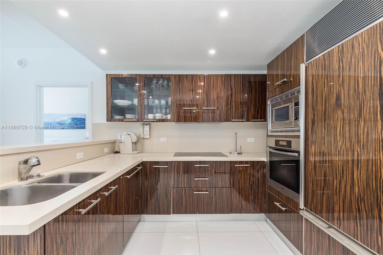 6799 Collins Ave # 1704