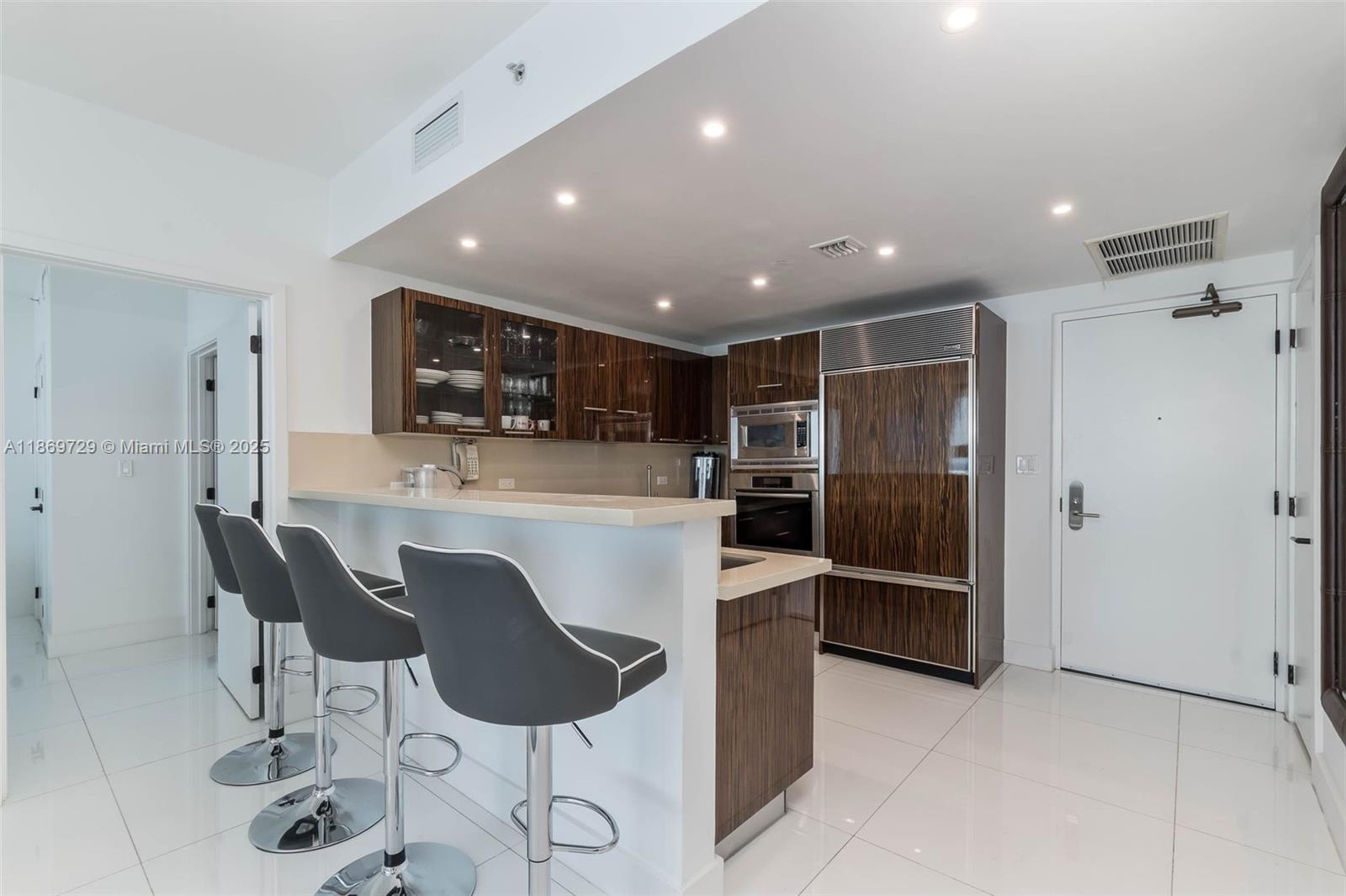 6799 Collins Ave # 1704