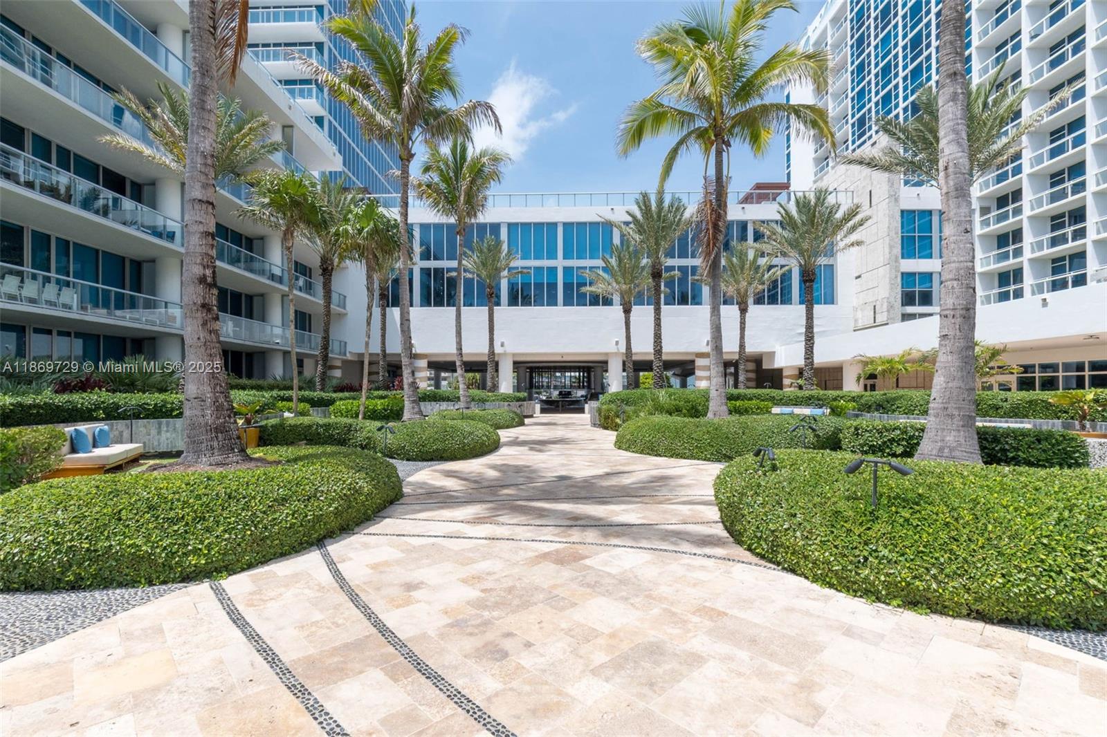 6799 Collins Ave # 1704