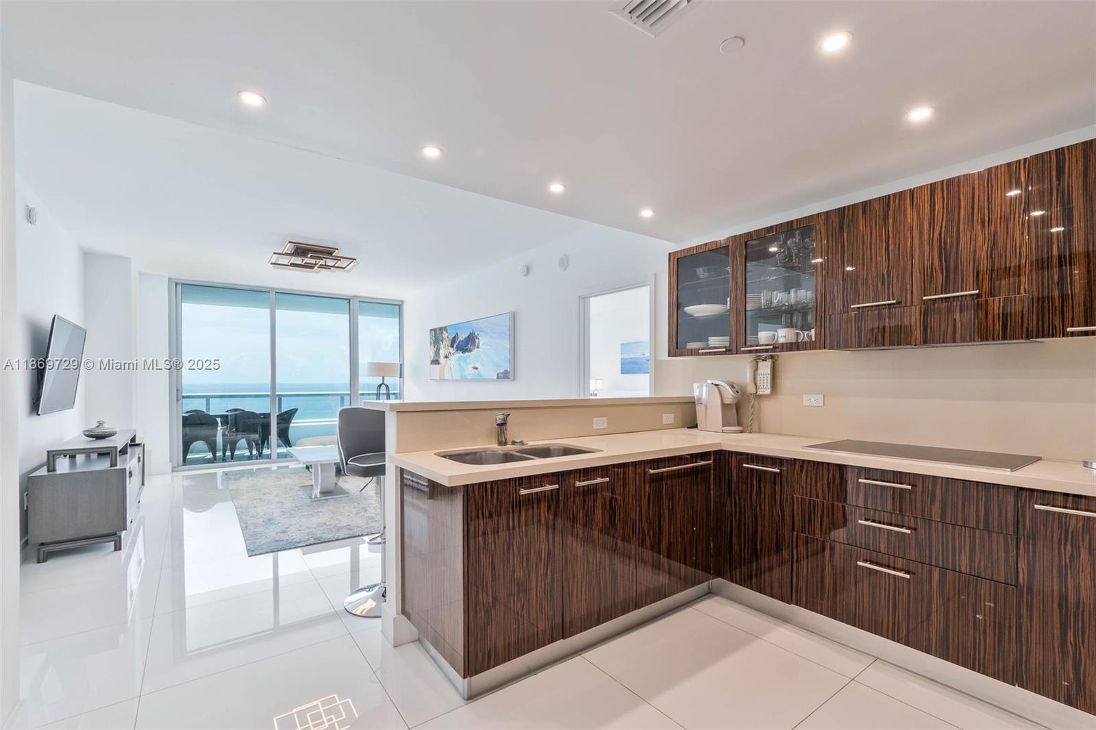 6799 Collins Ave # 1704