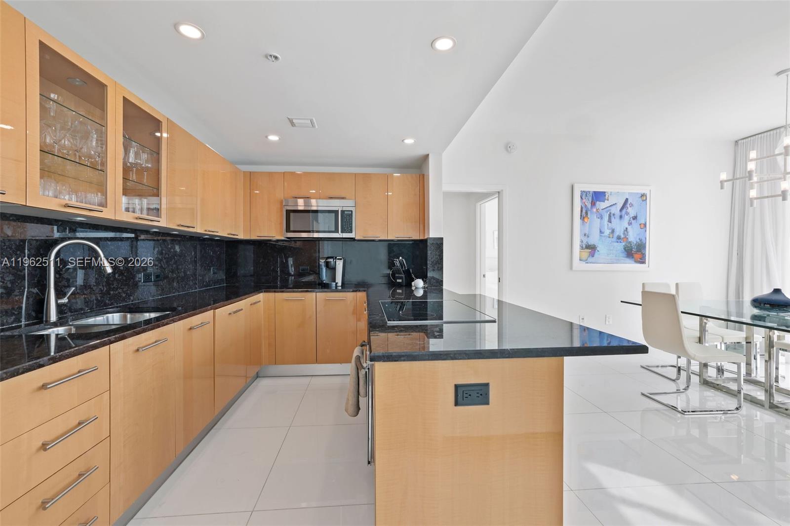 6899 Collins Ave # 1410