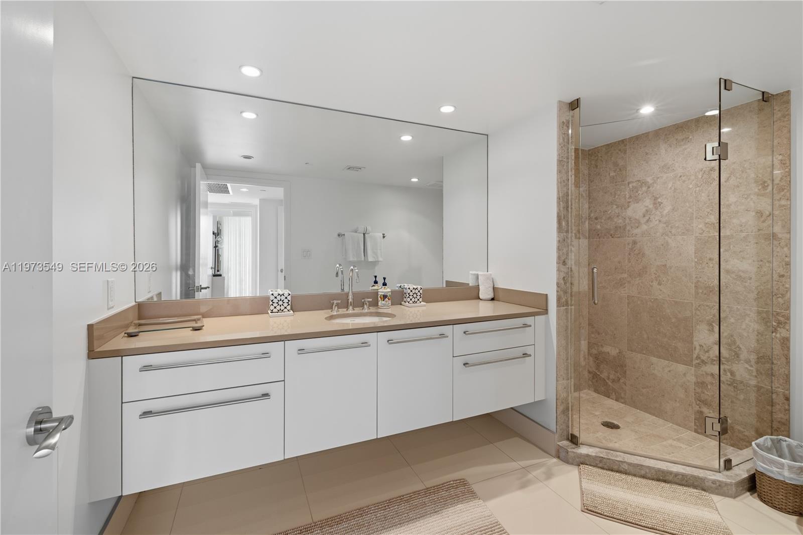 6801 Collins Ave Unit: LPH06 Doorlph14