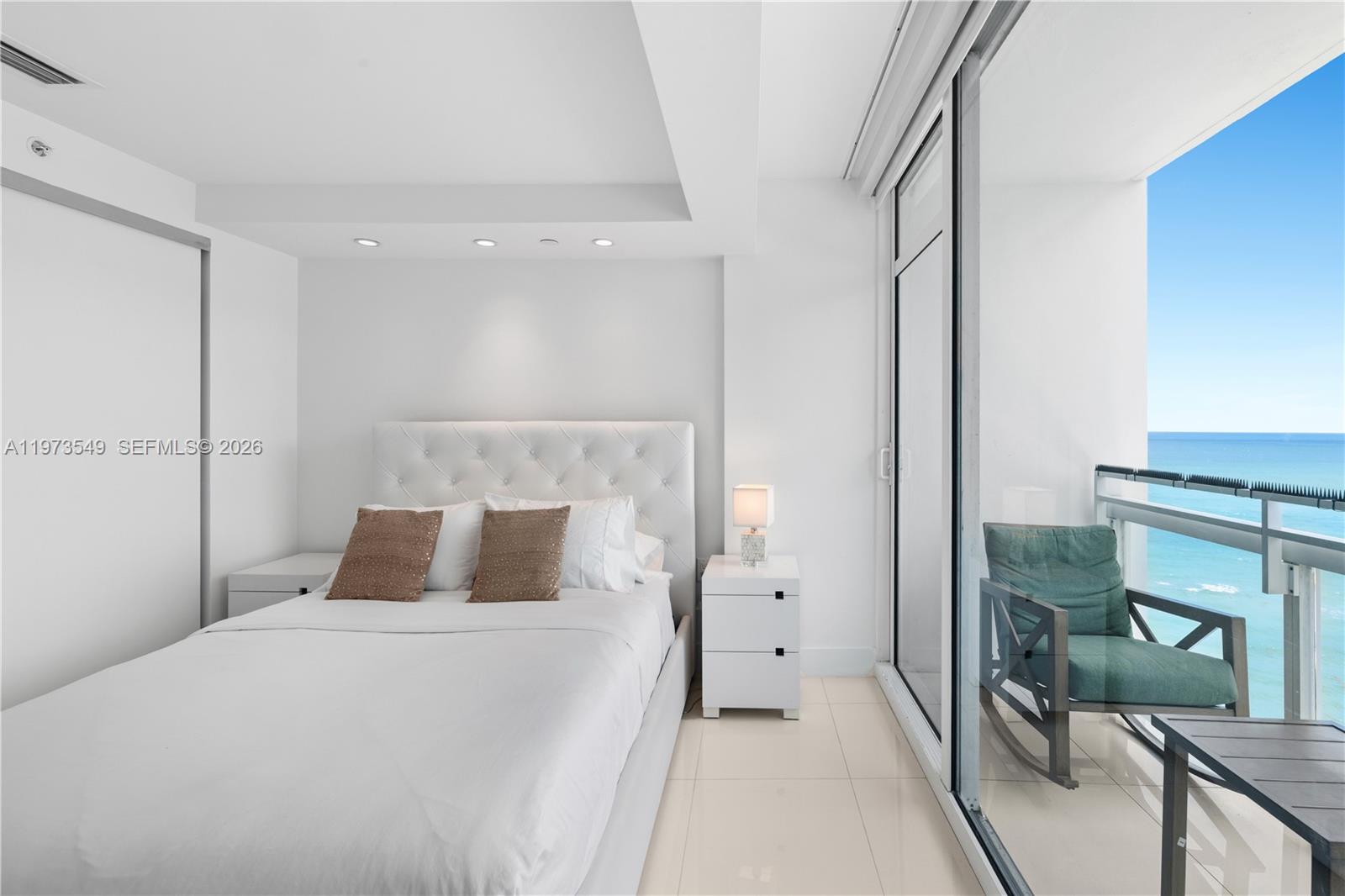 6801 Collins Ave Unit: LPH06 Doorlph14