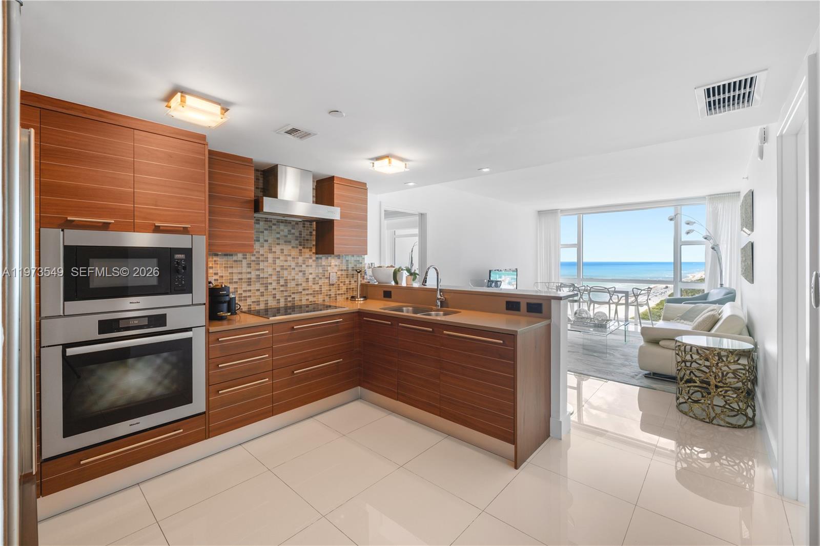 6801 Collins Ave Unit: LPH06 Doorlph14