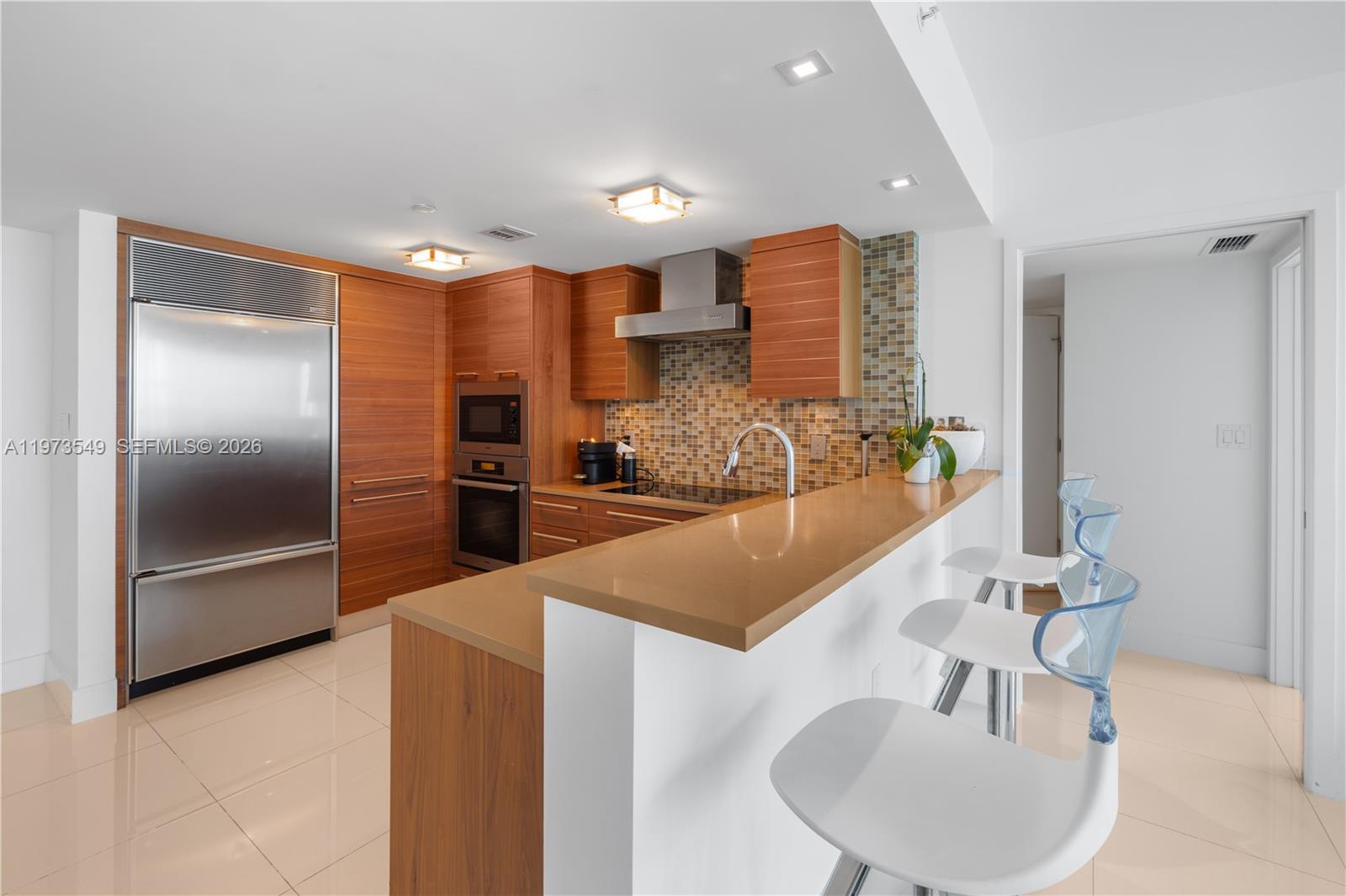 6801 Collins Ave Unit: LPH06 Doorlph14