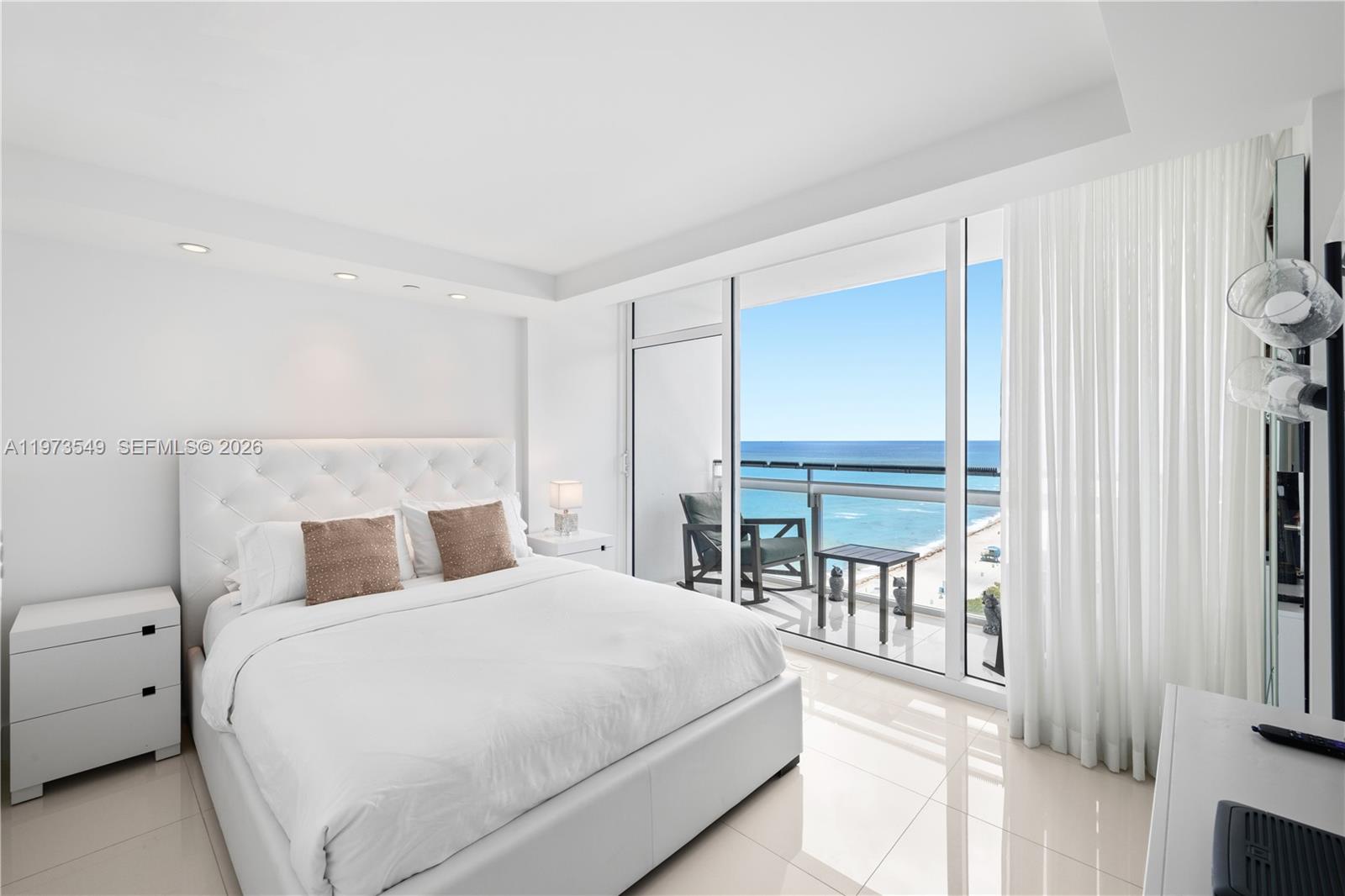 6801 Collins Ave Unit: LPH06 Doorlph14