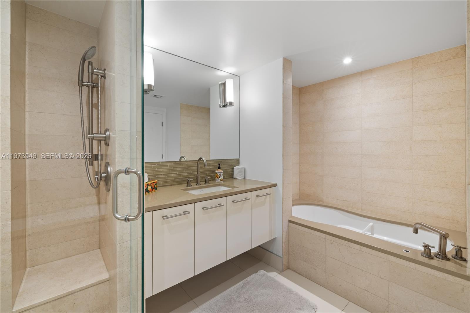 6801 Collins Ave Unit: LPH06 Doorlph14
