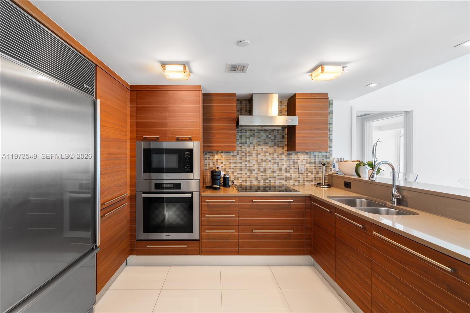 6801 Collins Ave Unit: LPH06 Doorlph14