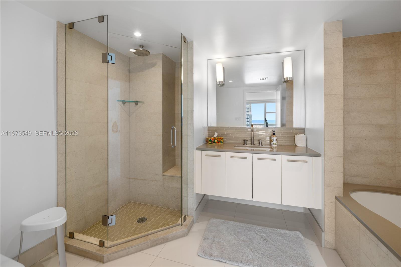 6801 Collins Ave Unit: LPH06 Doorlph14