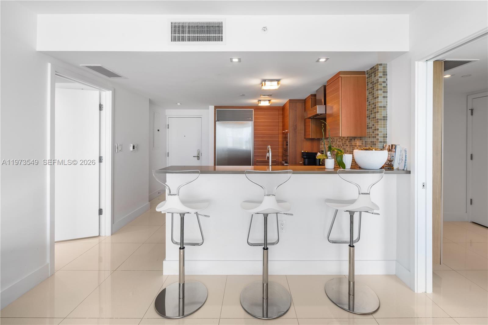 6801 Collins Ave Unit: LPH06 Doorlph14