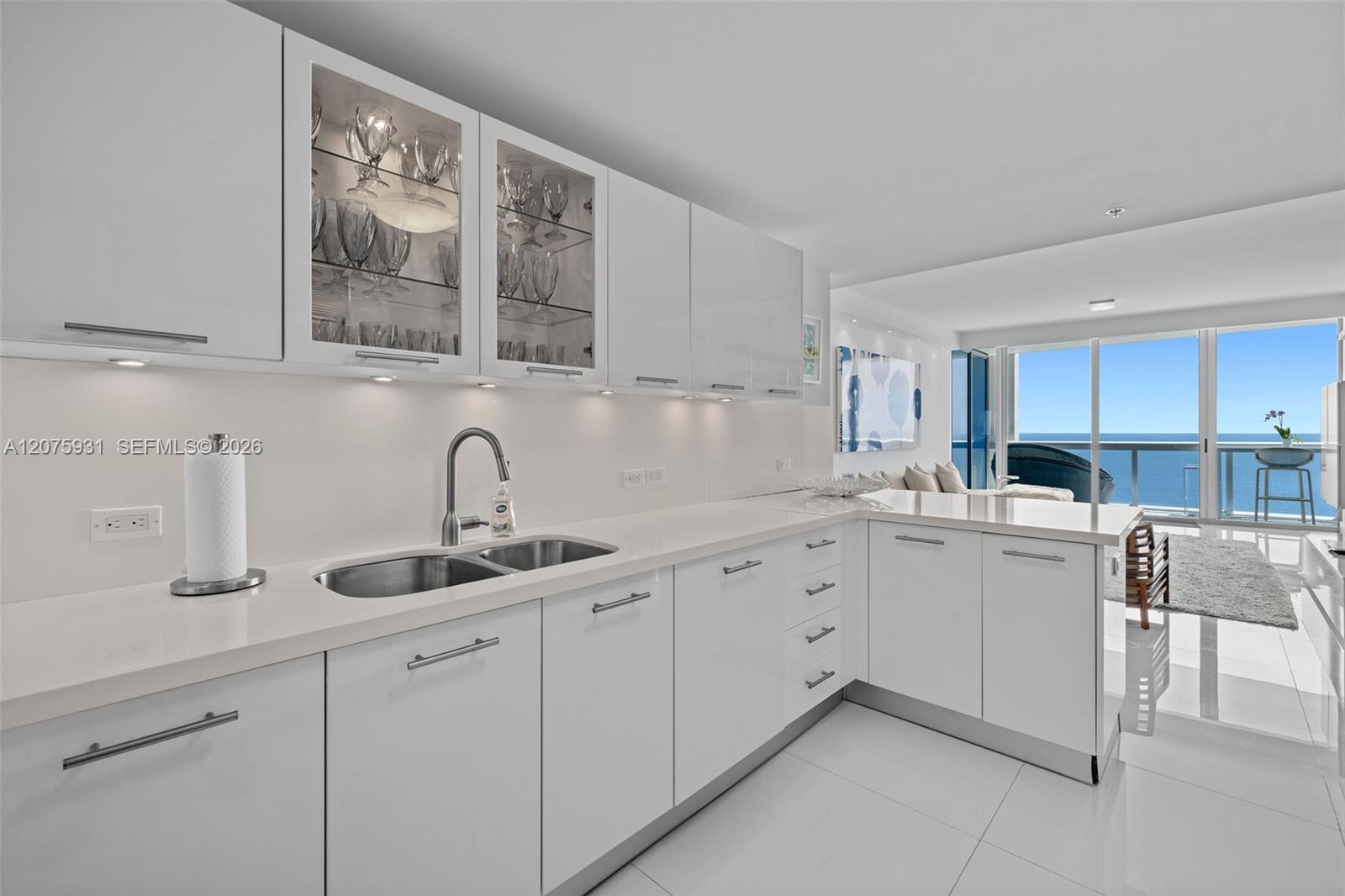 6899 Collins Ave # 1602