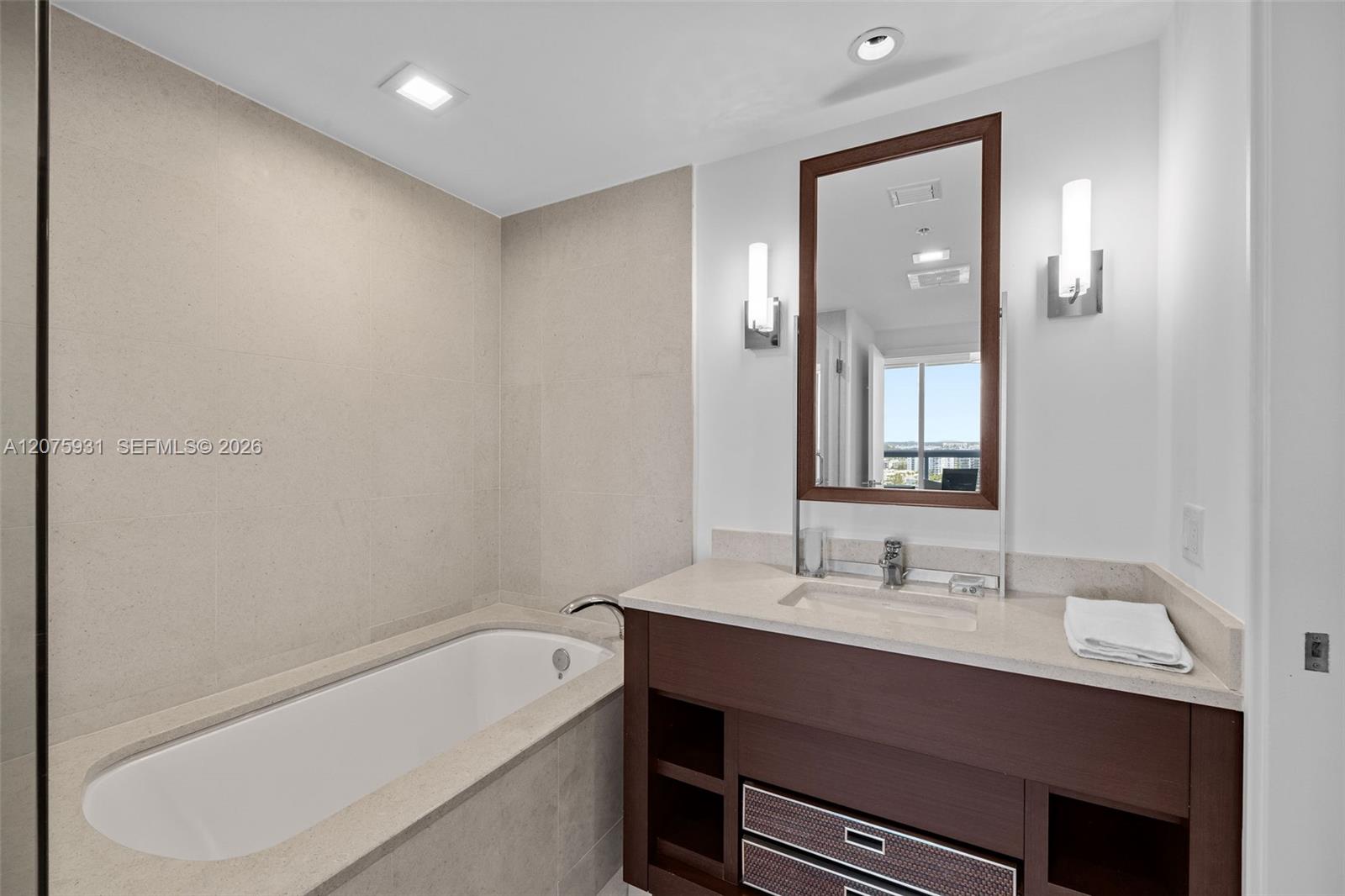 6899 Collins Ave # 1602