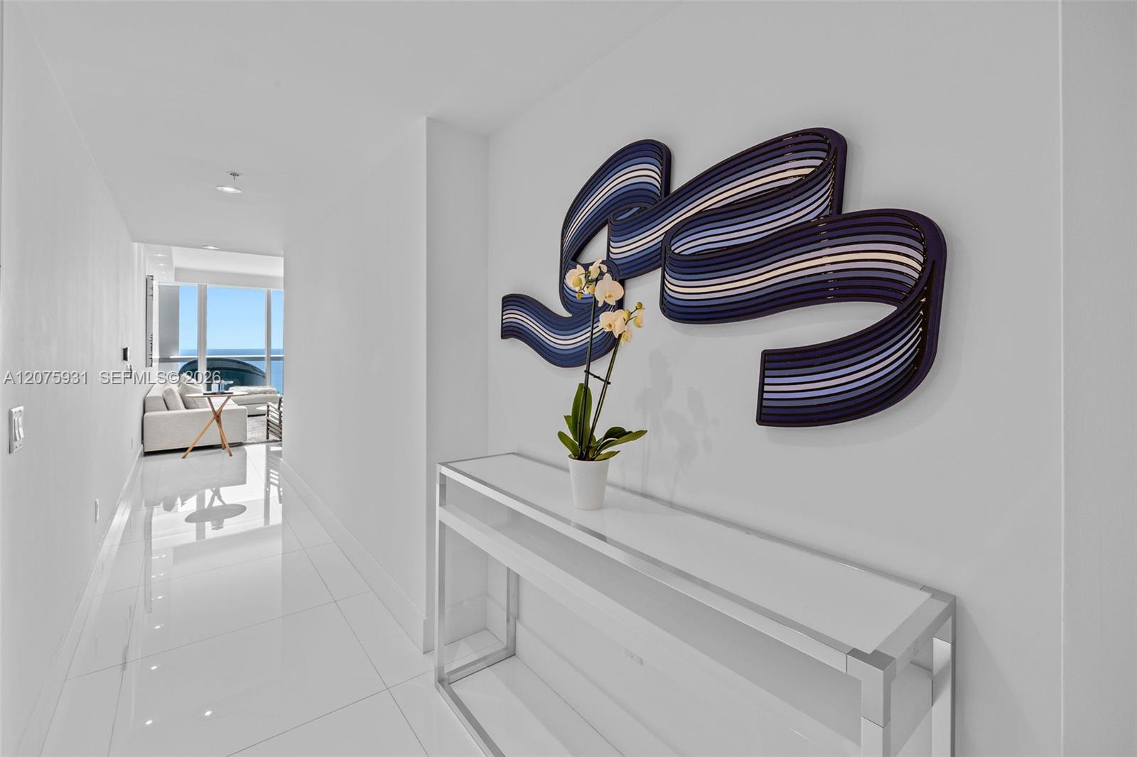 6899 Collins Ave # 1602