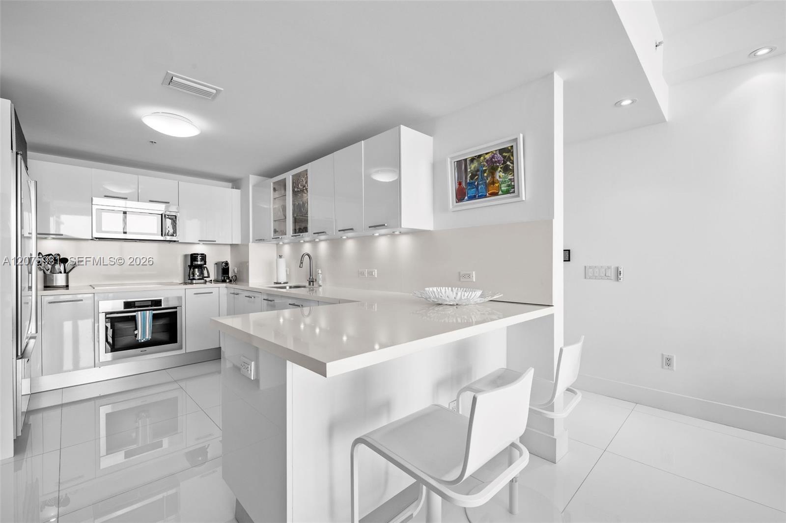 6899 Collins Ave # 1602