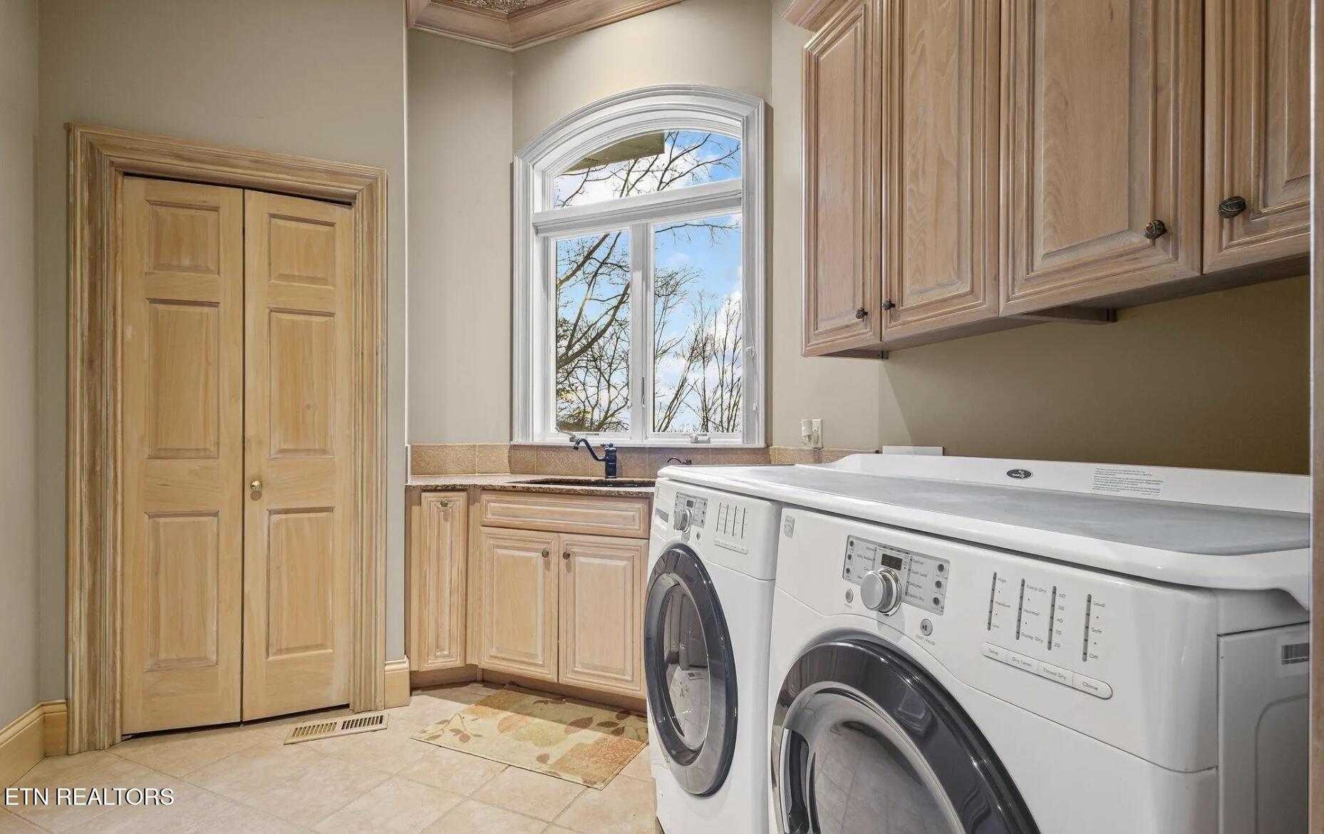 1169 Little Round Top Way