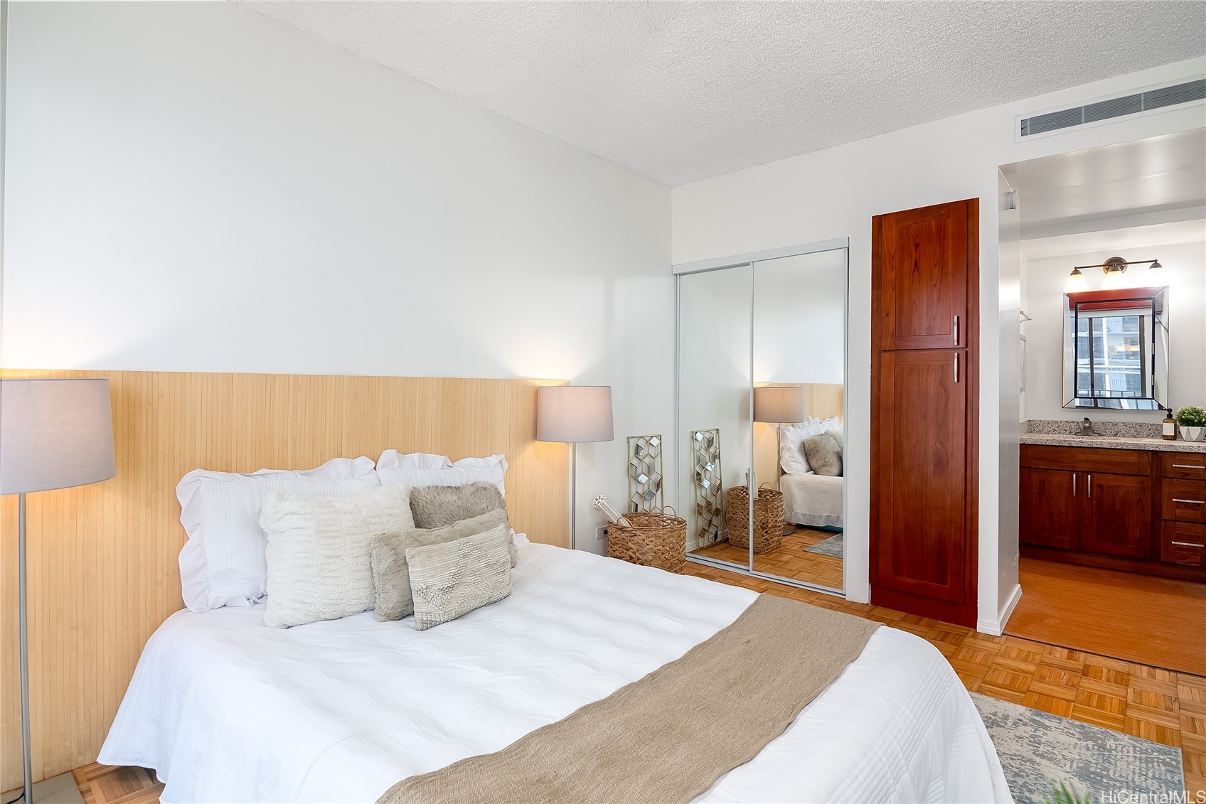 225 Queen Street 22E