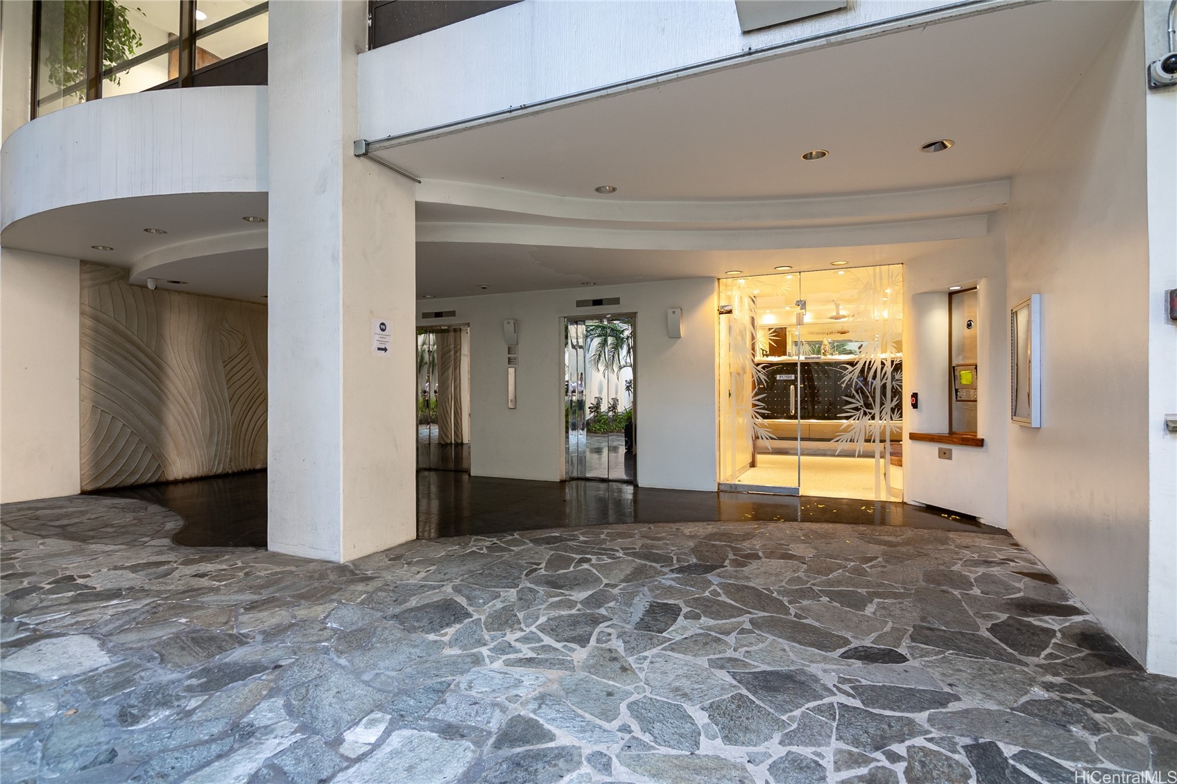 225 Queen Street 22E