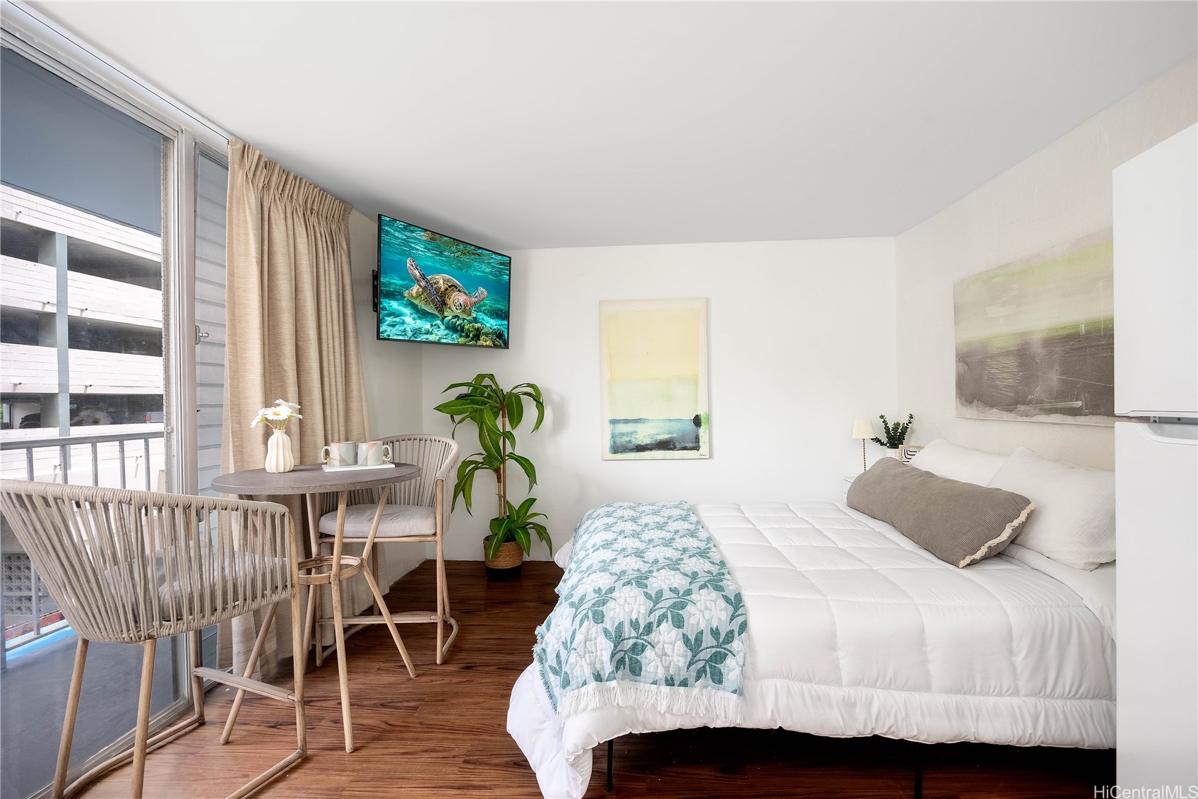 441 Lewers Street 301
