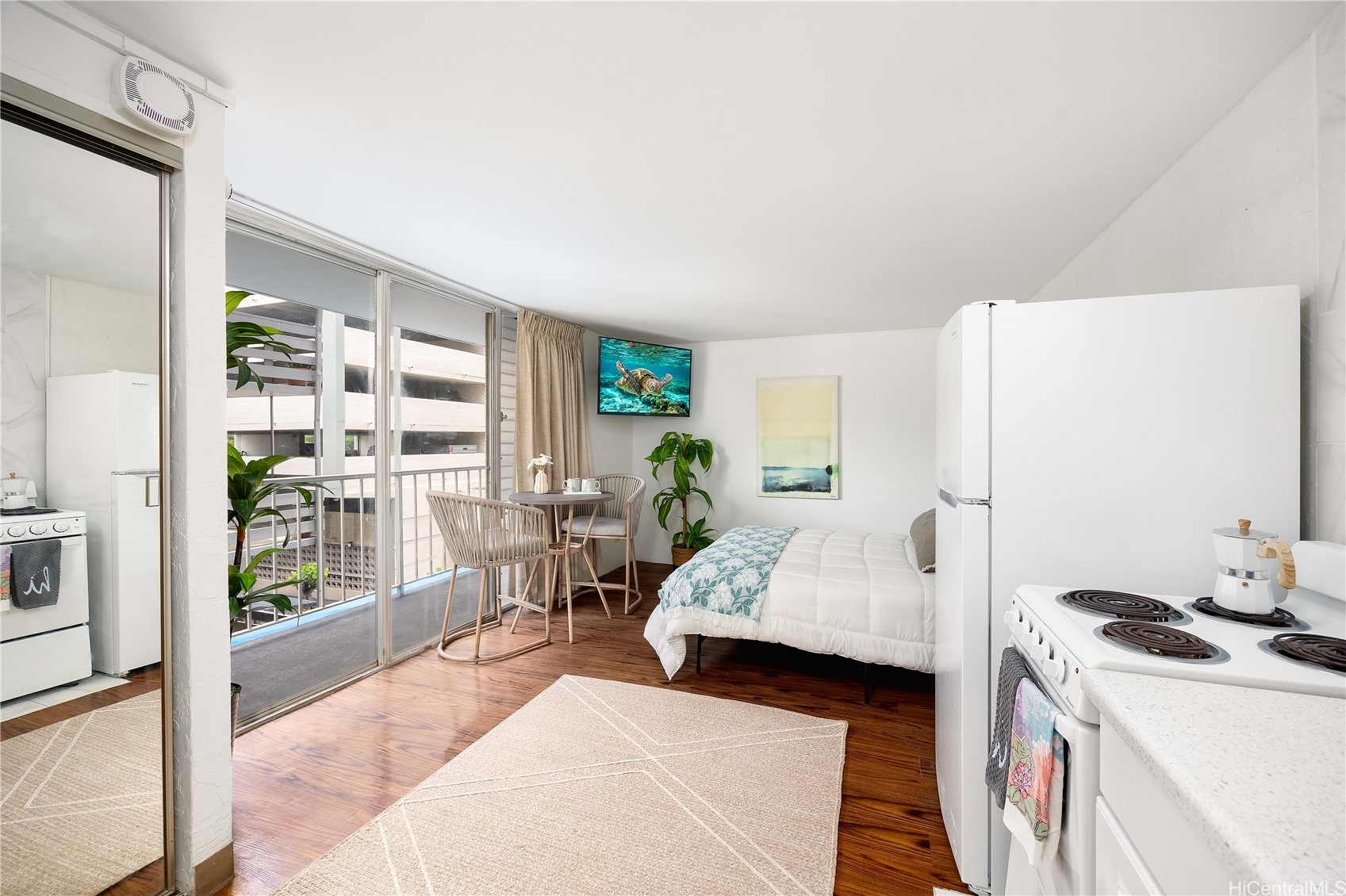 441 Lewers Street 301